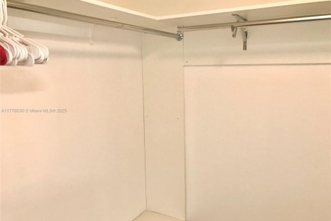 Condominio en venta en Sunny Isles Beach, Florida, 2 dormitorios, 140 m2 № 1895954 - foto 21