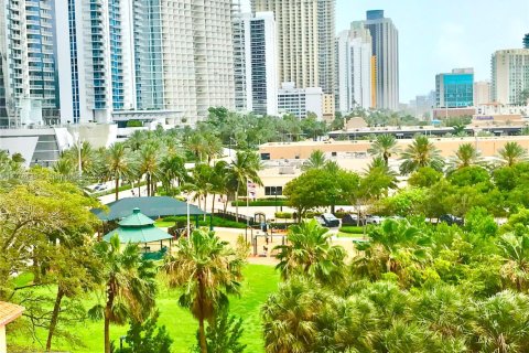 Condominio en venta en Sunny Isles Beach, Florida, 2 dormitorios, 140 m2 № 1895954 - foto 1