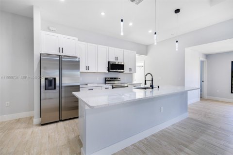 Casa en alquiler en Lehigh Acres, Florida, 4 dormitorios, 178.28 m2 № 2057865 - foto 10