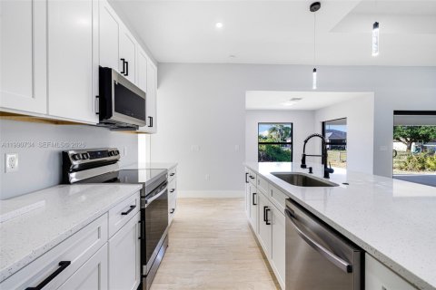 Casa en alquiler en Lehigh Acres, Florida, 4 dormitorios, 178.28 m2 № 2057865 - foto 12