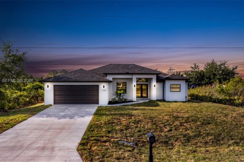 Casa en Lehigh Acres, Florida 4 dormitorios, 178.28 m2 № 2057865