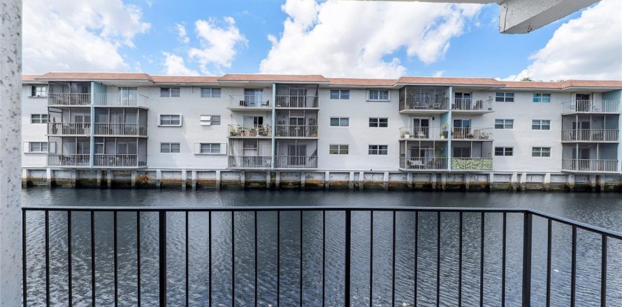 Condo in Fort Lauderdale, Florida, 2 bedrooms № 1096390
