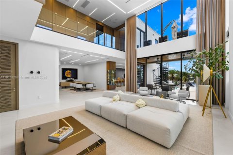 Casa en venta en Miami, Florida, 5 dormitorios, 525.92 m2 № 1974479 - foto 7