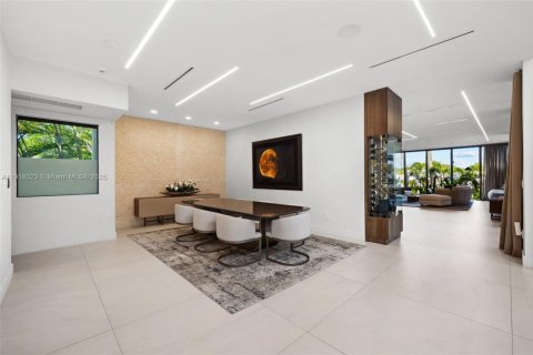 Casa en venta en Miami, Florida, 5 dormitorios, 525.92 m2 № 1974479 - foto 25