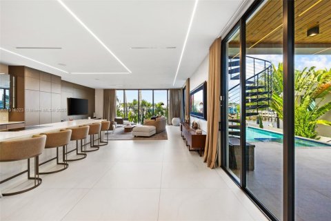 Casa en venta en Miami, Florida, 5 dormitorios, 525.92 m2 № 1974479 - foto 16