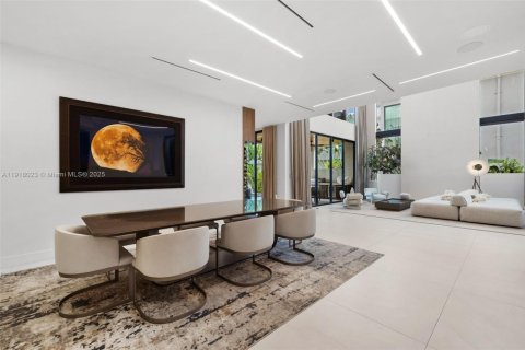 Casa en venta en Miami, Florida, 5 dormitorios, 525.92 m2 № 1974479 - foto 24