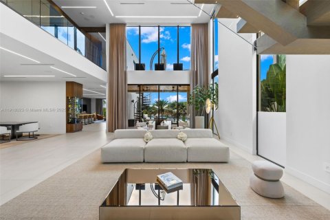 Casa en venta en Miami, Florida, 5 dormitorios, 525.92 m2 № 1974479 - foto 6