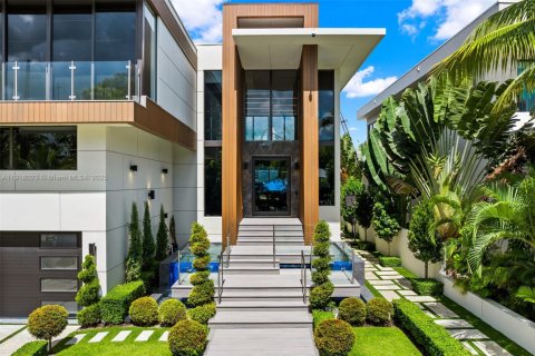 Casa en venta en Miami, Florida, 5 dormitorios, 525.92 m2 № 1974479 - foto 5