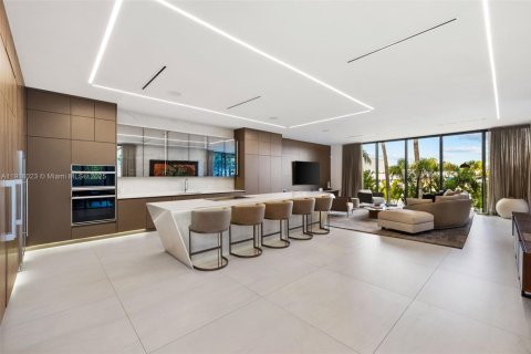 Casa en venta en Miami, Florida, 5 dormitorios, 525.92 m2 № 1974479 - foto 11