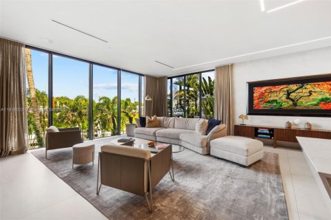 Casa en venta en Miami, Florida, 5 dormitorios, 525.92 m2 № 1974479 - foto 19