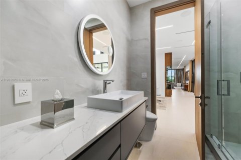 Casa en venta en Miami, Florida, 5 dormitorios, 525.92 m2 № 1974479 - foto 27