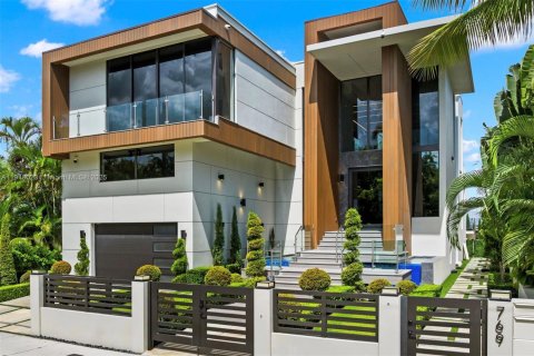 Casa en venta en Miami, Florida, 5 dormitorios, 525.92 m2 № 1974479 - foto 2