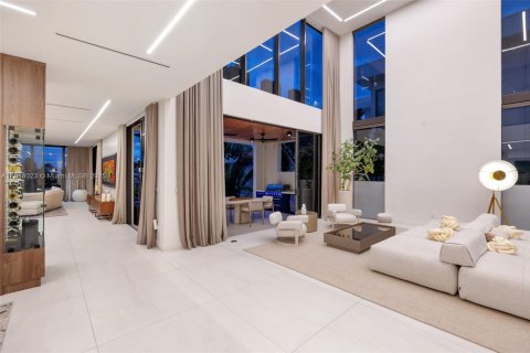 Casa en venta en Miami, Florida, 5 dormitorios, 525.92 m2 № 1974479 - foto 10