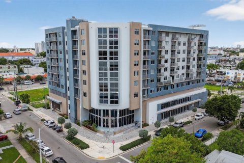 Condominio en Miami, Florida, 1 dormitorio  № 2013154