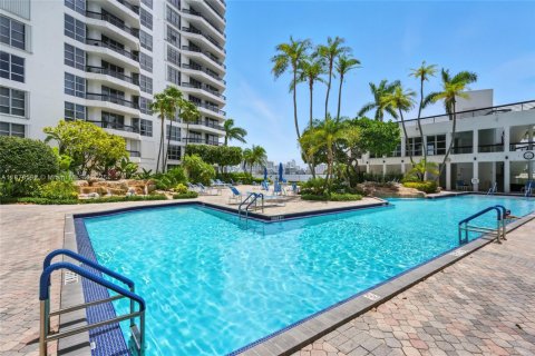 Condo in Aventura, Florida, 3 bedrooms  № 1922497 - photo 21