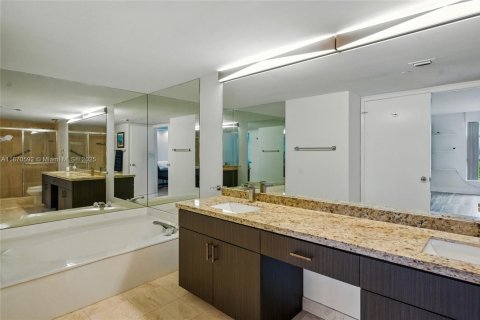 Condo in Aventura, Florida, 3 bedrooms  № 1922497 - photo 13