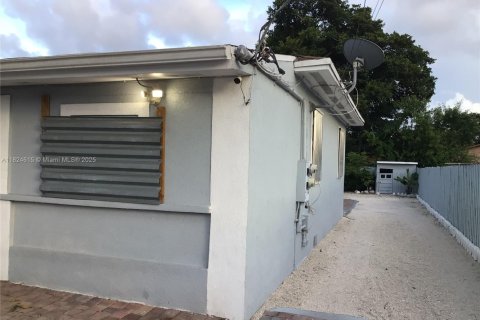 Commercial property in Miami, Florida 196.21 sq.m. № 1794845 - photo 3