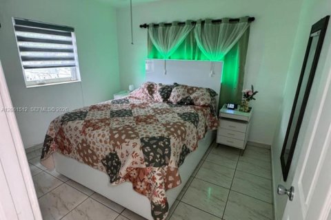 Villa ou maison à vendre à Hialeah, Floride: 3 chambres, 88.54 m2 № 2274071 - photo 6