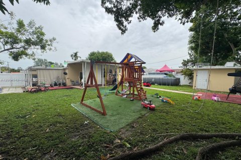 Villa ou maison à vendre à Hialeah, Floride: 3 chambres, 88.54 m2 № 2274071 - photo 25