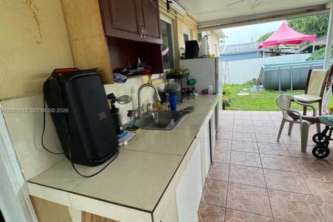 Villa ou maison à vendre à Hialeah, Floride: 3 chambres, 88.54 m2 № 2274071 - photo 21