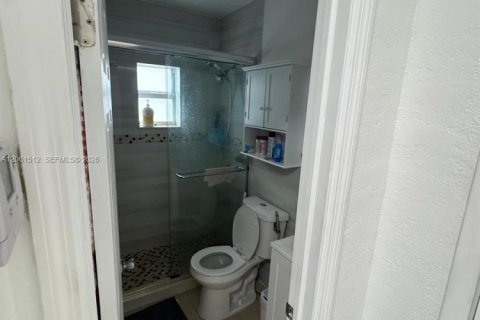 Villa ou maison à vendre à Hialeah, Floride: 3 chambres, 88.54 m2 № 2274071 - photo 9
