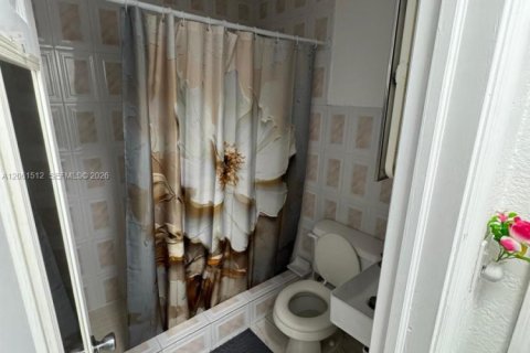 Villa ou maison à vendre à Hialeah, Floride: 3 chambres, 88.54 m2 № 2274071 - photo 13