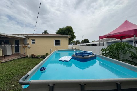 Villa ou maison à vendre à Hialeah, Floride: 3 chambres, 88.54 m2 № 2274071 - photo 24