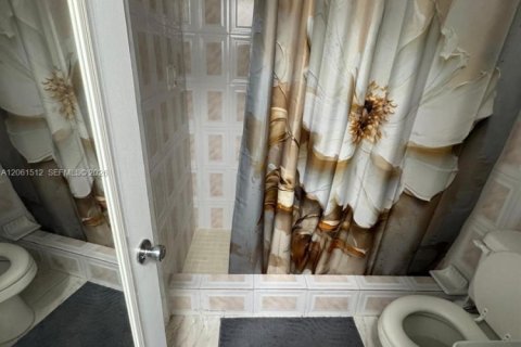 Villa ou maison à vendre à Hialeah, Floride: 3 chambres, 88.54 m2 № 2274071 - photo 14