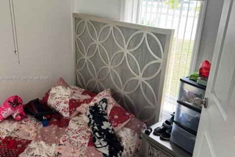 Villa ou maison à vendre à Hialeah, Floride: 3 chambres, 88.54 m2 № 2274071 - photo 16