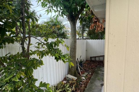 Villa ou maison à vendre à Hialeah, Floride: 3 chambres, 88.54 m2 № 2274071 - photo 28