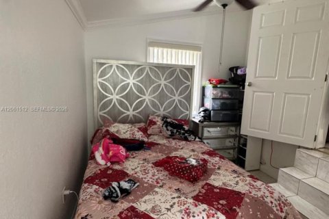 Villa ou maison à vendre à Hialeah, Floride: 3 chambres, 88.54 m2 № 2274071 - photo 15