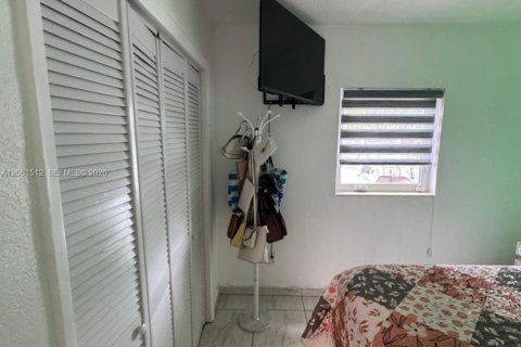 Villa ou maison à vendre à Hialeah, Floride: 3 chambres, 88.54 m2 № 2274071 - photo 8