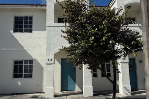 Adosado en alquiler en Florida City, Florida, 3 dormitorios, 125.42 m2 № 1956504 - foto 1