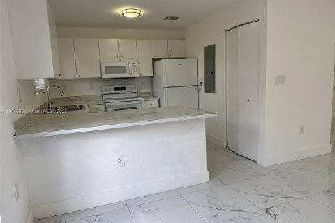 Adosado en alquiler en Florida City, Florida, 3 dormitorios, 125.42 m2 № 1956504 - foto 2