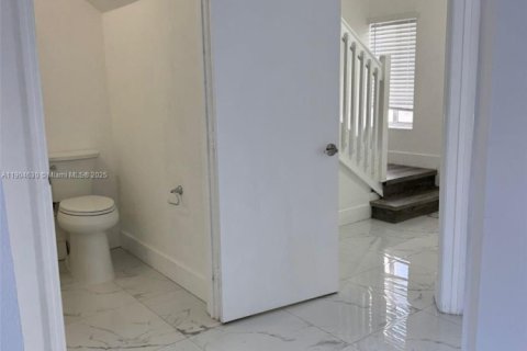 Adosado en alquiler en Florida City, Florida, 3 dormitorios, 125.42 m2 № 1956504 - foto 9