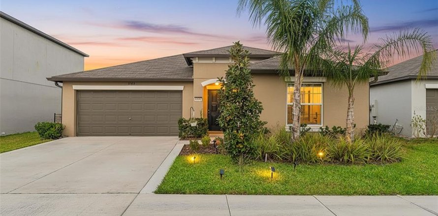 Villa ou maison à Wesley Chapel, Floride 4 chambres, 180.14 m2 № 2416608