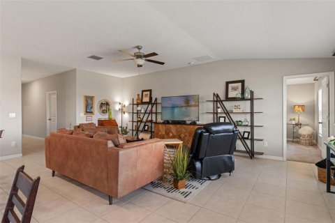 Villa ou maison à vendre à Wesley Chapel, Floride: 4 chambres, 180.14 m2 № 2416608 - photo 11