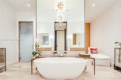 Condo in Miami, Florida, 5 bedrooms  № 1864621 - photo 22