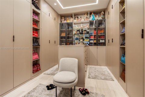 Condo in Miami, Florida, 5 bedrooms  № 1864621 - photo 25