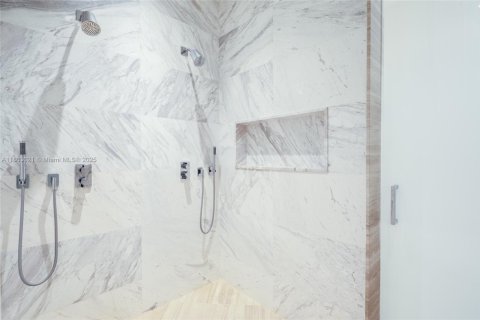 Condo in Miami, Florida, 5 bedrooms  № 1864621 - photo 24