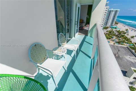 Copropriété à vendre à Hollywood, Floride: 2 chambres, 108.97 m2 № 2434030 - photo 24