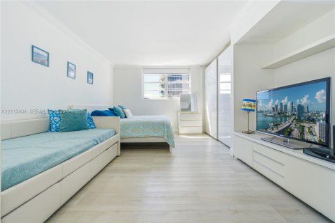 Copropriété à vendre à Hollywood, Floride: 2 chambres, 108.97 m2 № 2434030 - photo 13
