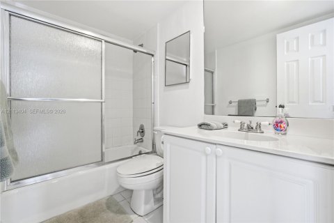 Copropriété à vendre à Hollywood, Floride: 2 chambres, 108.97 m2 № 2434030 - photo 15