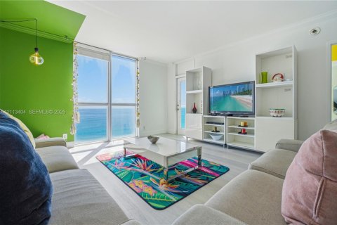 Copropriété à vendre à Hollywood, Floride: 2 chambres, 108.97 m2 № 2434030 - photo 12