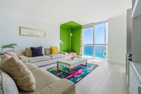 Copropriété à vendre à Hollywood, Floride: 2 chambres, 108.97 m2 № 2434030 - photo 8