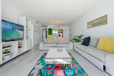 Copropriété à vendre à Hollywood, Floride: 2 chambres, 108.97 m2 № 2434030 - photo 11