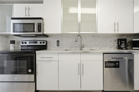Copropriété à vendre à Hollywood, Floride: 2 chambres, 108.97 m2 № 2434030 - photo 2