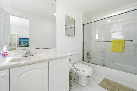 Copropriété à vendre à Hollywood, Floride: 2 chambres, 108.97 m2 № 2434030 - photo 22
