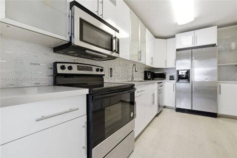 Copropriété à vendre à Hollywood, Floride: 2 chambres, 108.97 m2 № 2434030 - photo 3