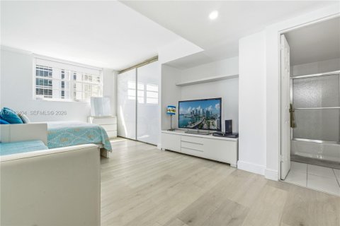 Copropriété à vendre à Hollywood, Floride: 2 chambres, 108.97 m2 № 2434030 - photo 17